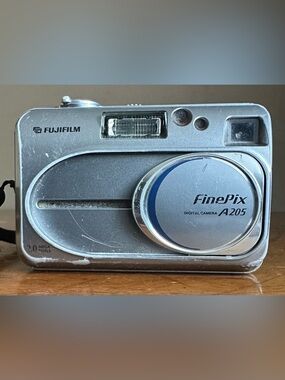Fujifilm FinePix A Series A205 2.0MP Compact 1.5" LCD Screen Digital Camera